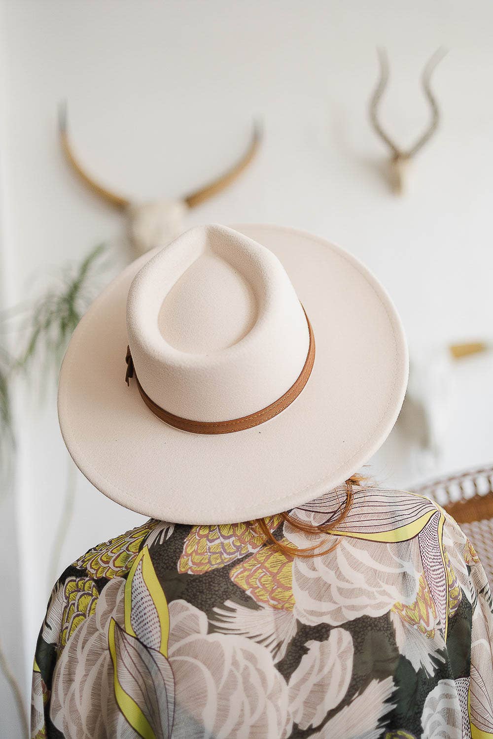 Stylish Flat Brim Buckle Hat – Your Go-To Sun Hat 🕶️